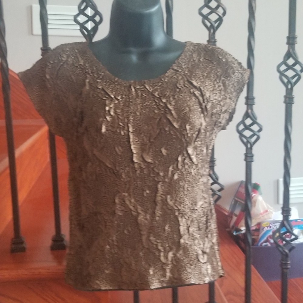 Ladies no wrinkle top